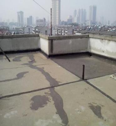 高碑店市漏水维修 楼顶漏水是什么原因，楼顶漏水维修方法是什么?
